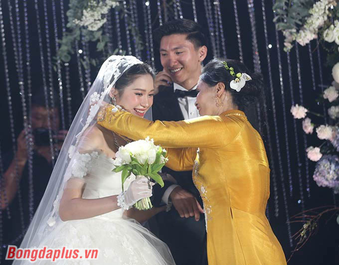 Chiều tối 11/11 tại Thái Bình, lễ cưới giữa Đoàn Văn Hậu và Doãn Hải My đã diễn ra 