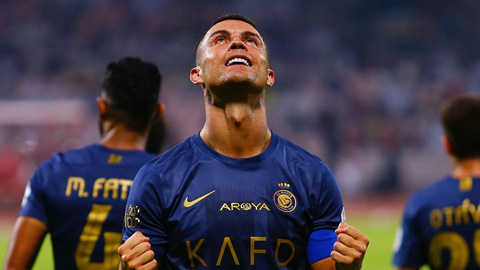 Ronaldo lập hàng loạt cột mốc, fan yêu cầu trao ngay Quả Bóng Vàng 2024