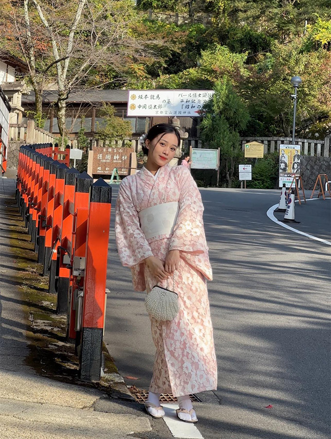 Đồng Thị Hoa Mỹ diện Kimono được các fan khen xinh đẹp, thùy mị như diễn viên Nhật Bản 