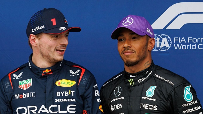 Max Verstappen và Lewis Hamilton được mời chào "vui vẻ" miễn phí.