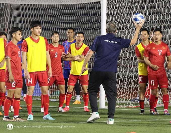 Tối ngày 15/11, ĐT Việt Nam bước vào buổi tập then chốt trước trận gặp ĐT Philippines 