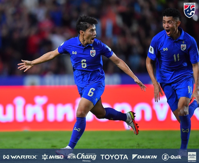 Niềm vui của tiền vệ Yooyen khi mở tỷ số cho Thái Lan