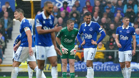 Bị trừ 10 điểm, Everton có còn cơ hội trụ hạng?