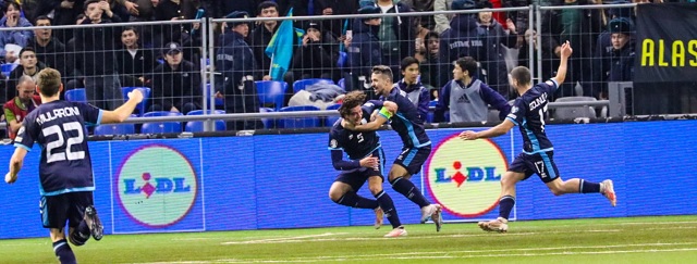 Niềm vui của Simone Franciosi sau khi ghi bàn cho San Marino.