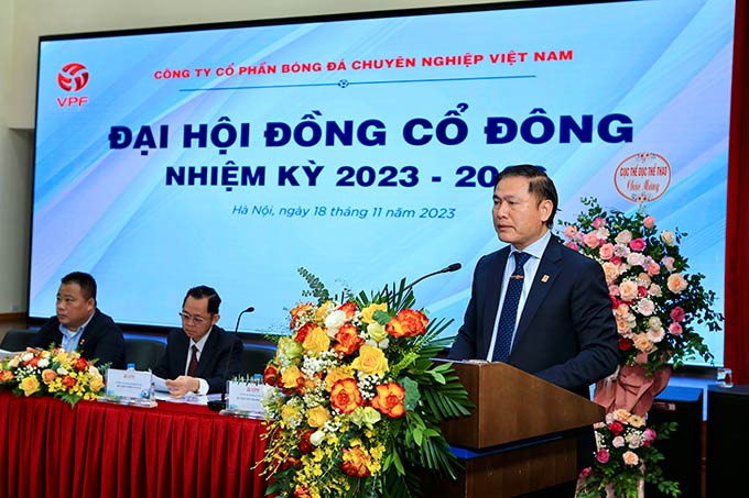 Chủ tịch HĐQT công ty VPF nhiệm kỳ 2020-2023, Trần Anh Tú phát biểu khai mạc Đại hội.