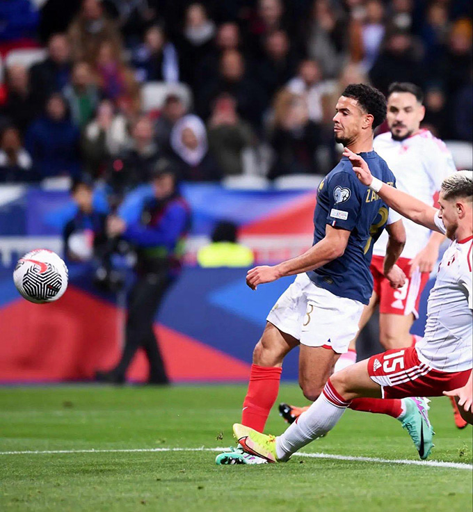 Cầu thủ 17 tuổi của PSG, Zaire_Emery dính chấn thương nặng ở trận Pháp vùi dập Gibraltar 14-0