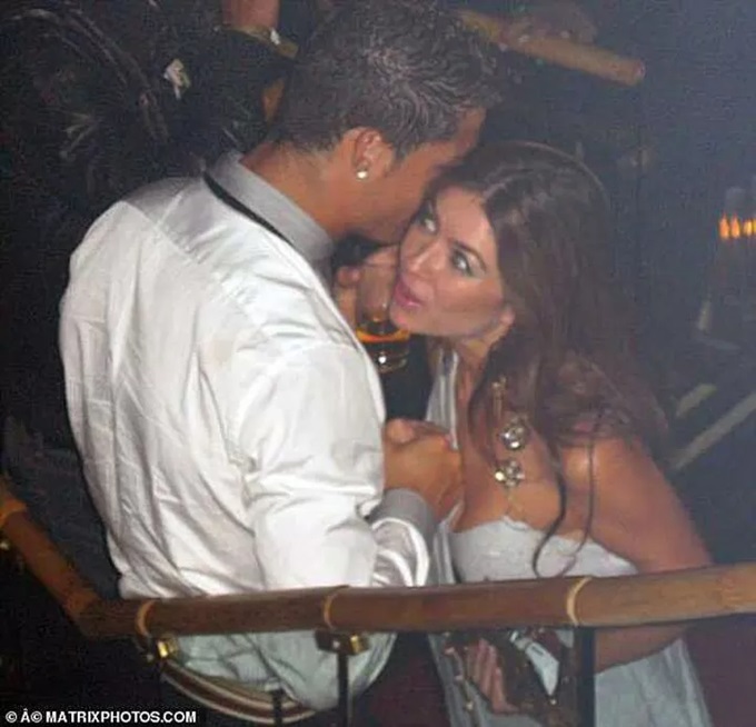 Mayorga cáo buộc Ronaldo đã cưỡng bức cô trong phòng ngủ