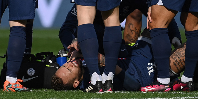 Neymar dính chấn thương liên tục không phải do lối sống