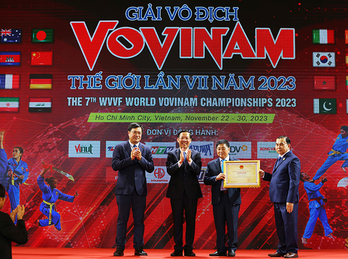 Chủ tịch UBND TP.HCM Phan Văn Mãi đã trao Chứng nhận Vovinam Việt Võ Đạo là Di sản văn hoá phi vật thể quốc gia 