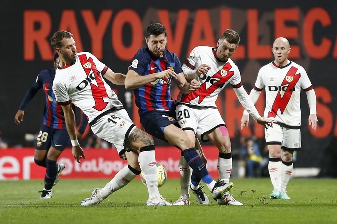 Đối thủ đầu tiên Vallecano đã là một thử thách khó khăn với Barca.