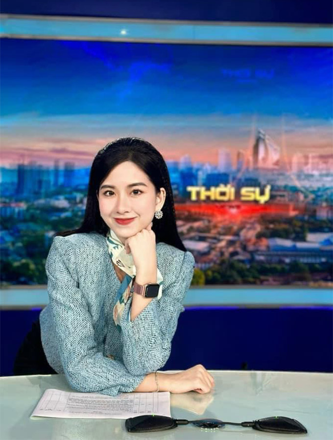 Văn Doanh Nhi, MC Đài truyền hình Nghệ An gây sốt cộng đồng mạng là con gái của cựu danh thủ một thời SLNA và ĐT Việt Nam - Văn Sỹ Thủy 