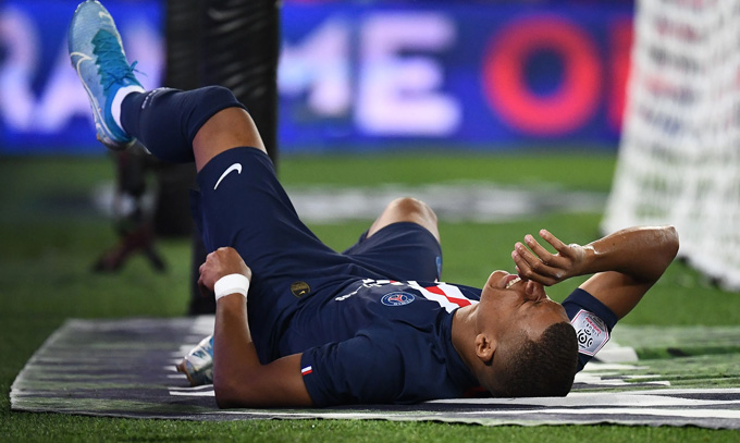 Mbappe cũng đã gặp chấn thương vì quá tải mùa trước