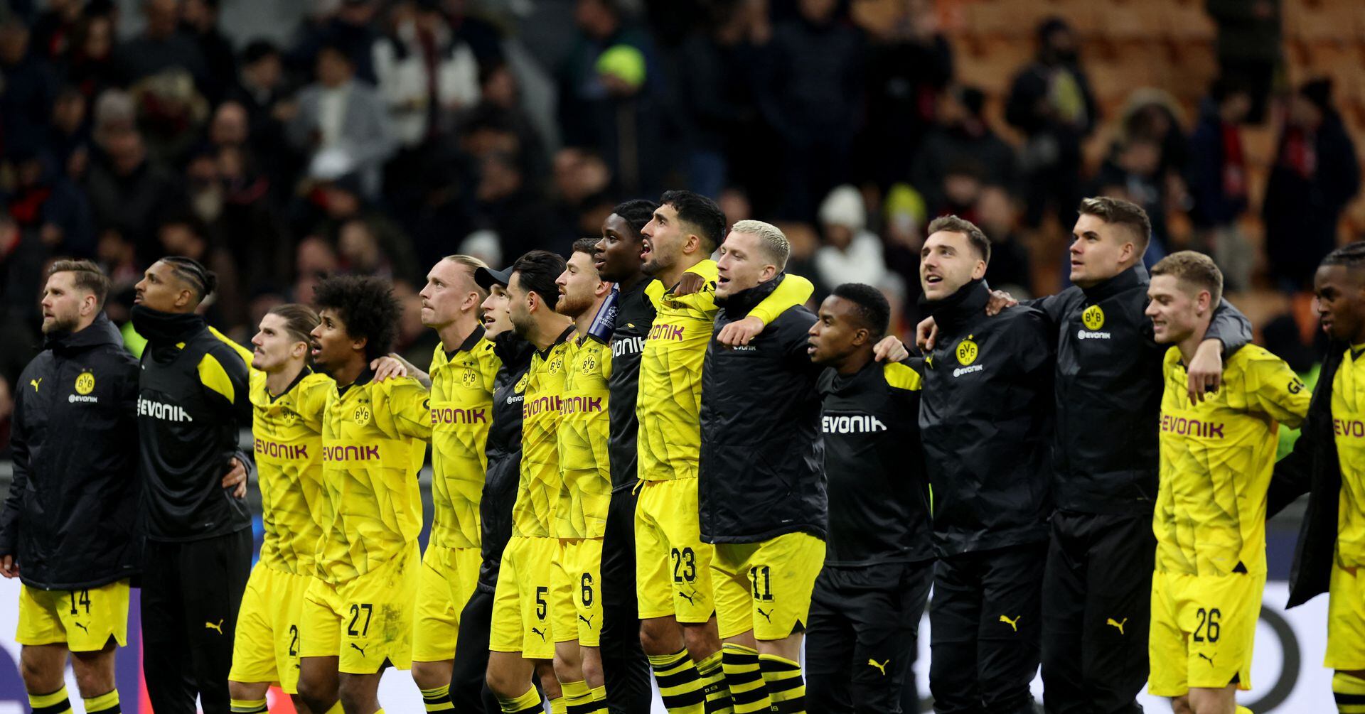 Dortmund đoạt vé đi tiếp sớm 1 vòng nhờ sự kết hợp của sức mạnh già - trẻ