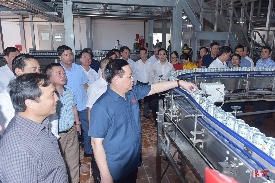 Chủ tịch Quốc hội Vương Đình Huệ đến thăm quan Nhà máy Bia Sao Vàng do Tập đoàn Hoành Sơn đầu tư 