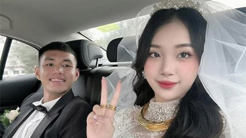 Hậu vệ trẻ ĐT Việt Nam âm thầm cưới vợ hot girl hơn tuổi 