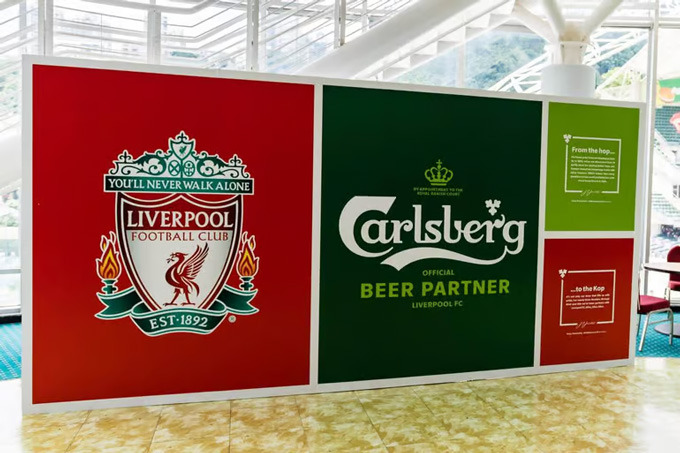 Liverpool ký dài hạn 10 năm với Carlsberg
