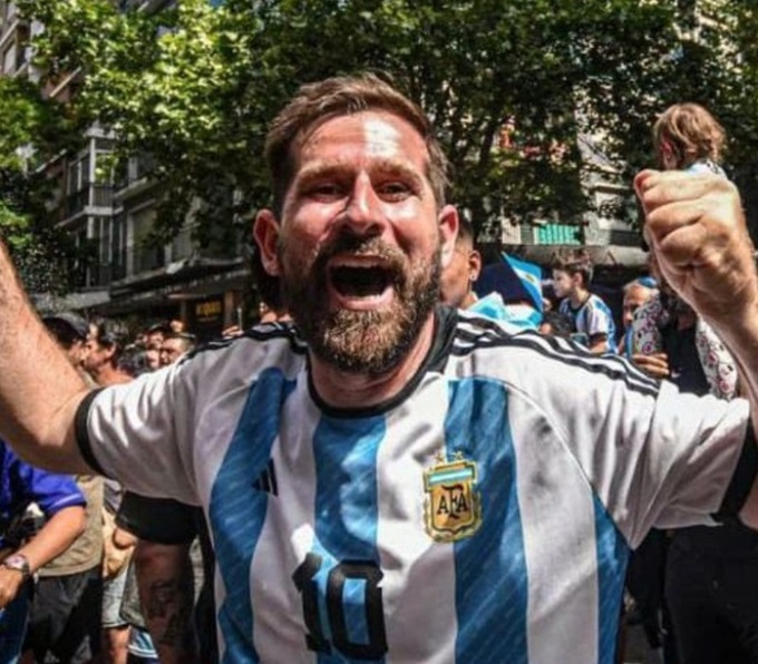 Messi phiên bản lái xe tải ăn mừng chức vô địch World Cup