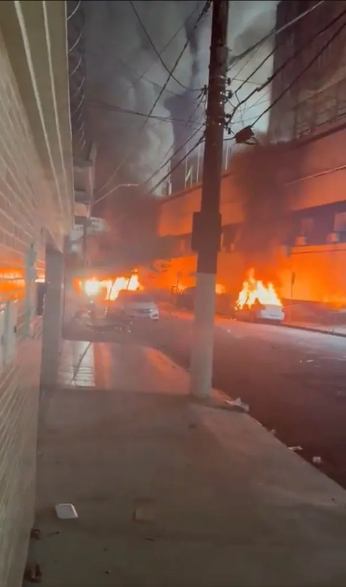 Các cổ động viên Santos gây bạo loạn trên đường phố, đốt cháy nhiều ô tô
