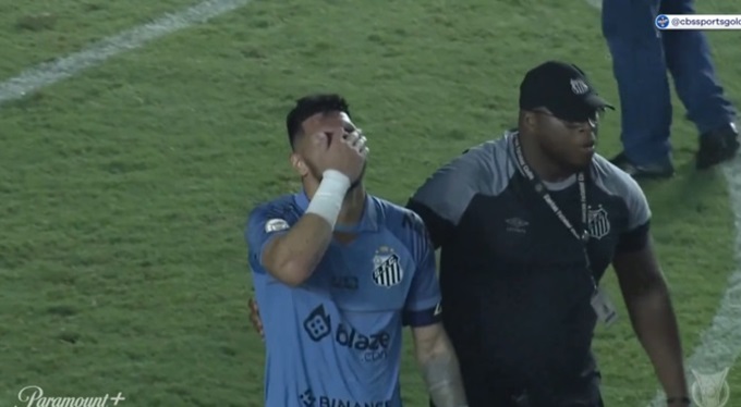 Các cầu thủ Santos suy sụp sau khi xuống hạng