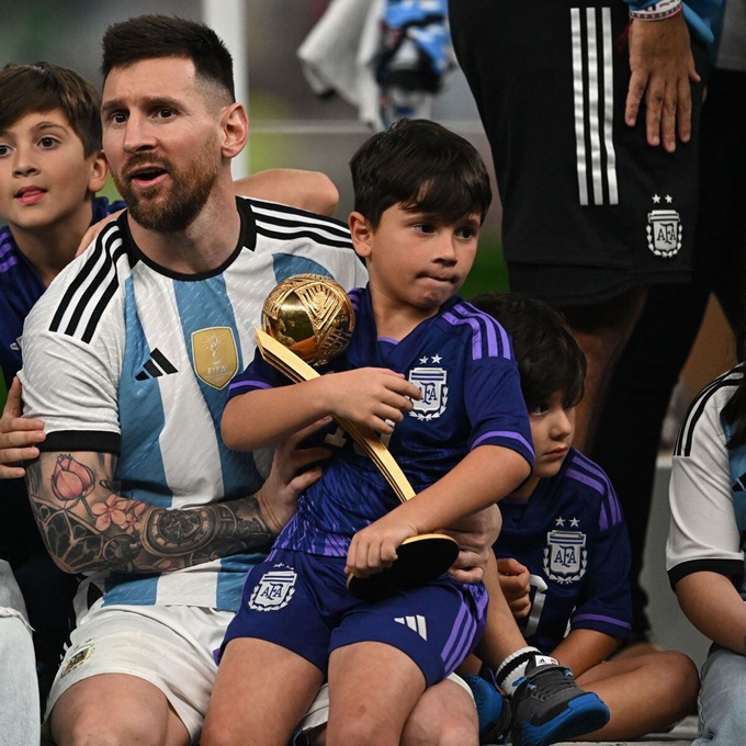 Messi và cậu con trai thứ Mateo ỏ trận chung kết World Cup 2022