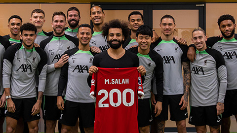 Liverpool tôn vinh Salah với áo đấu đặc biệt 
