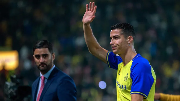  Ronaldo nhận lương cao thứ 2 trong lịch sử Premier League