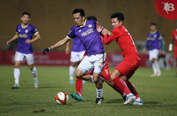 Văn Quyết sau đó tiếp tục thi đấu ấn tượng khi in dấu giày ở bàn thứ 2 của CLB Hà Nội 