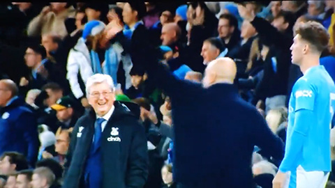 Roy Hodgson cười khi Pep ôm mặt vì Man City đánh rơi chiến thắng