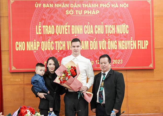 Filip Nguyễn trở thành công dân Việt Nam - Ảnh: CLB Công an Hà Nội