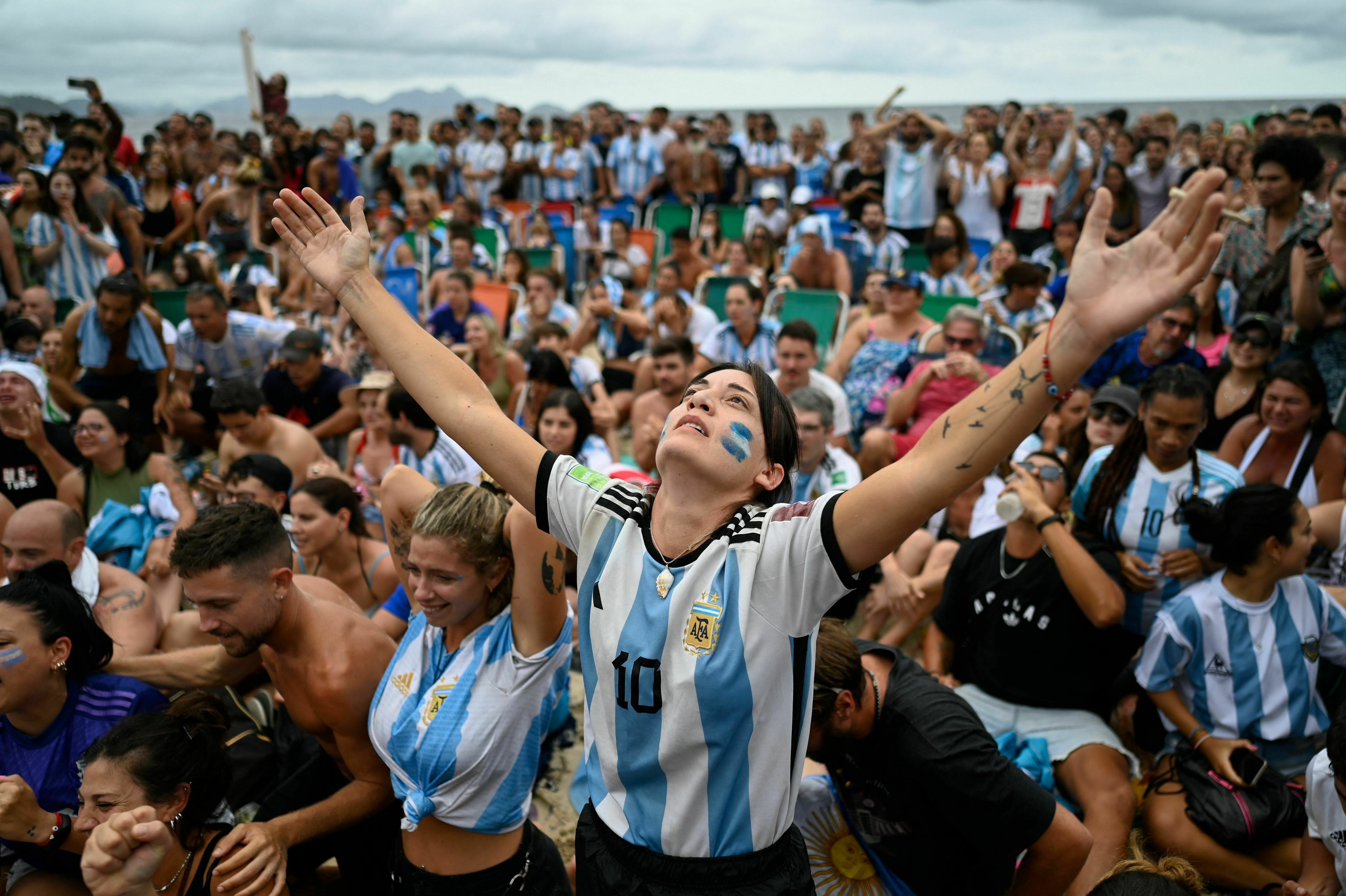 Messi là một huyền thoại, là đấng cứu thế của người dân Argentina