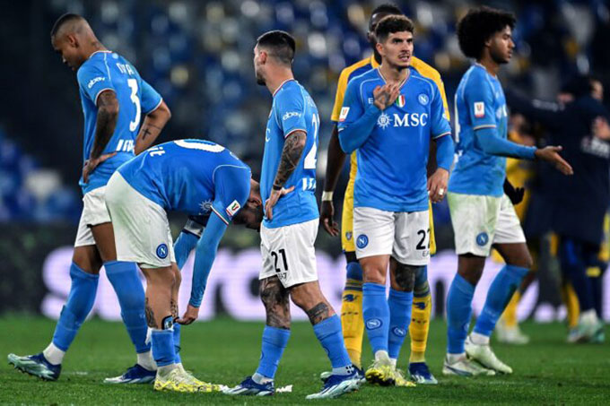 Napoli nhận thất bại đậm nhất trên sân nhà kể từ 1958