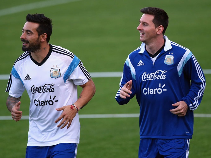 Lavezzi từng có nhiều năm sát cánh với Messi ở ĐT Argentina