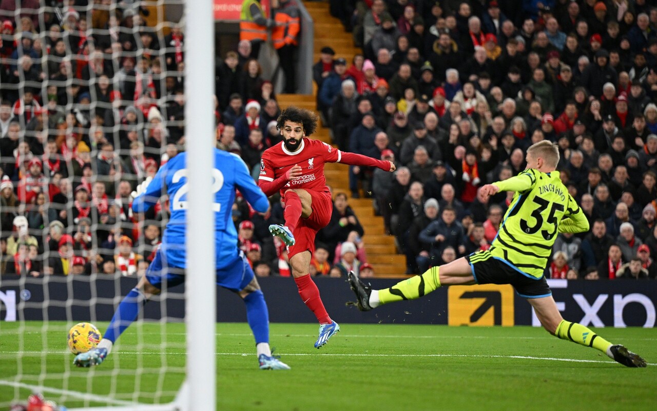 Tình huống Zinchenko để Salah băng qua và ghi bàn mở tỉ số cho Liverpool