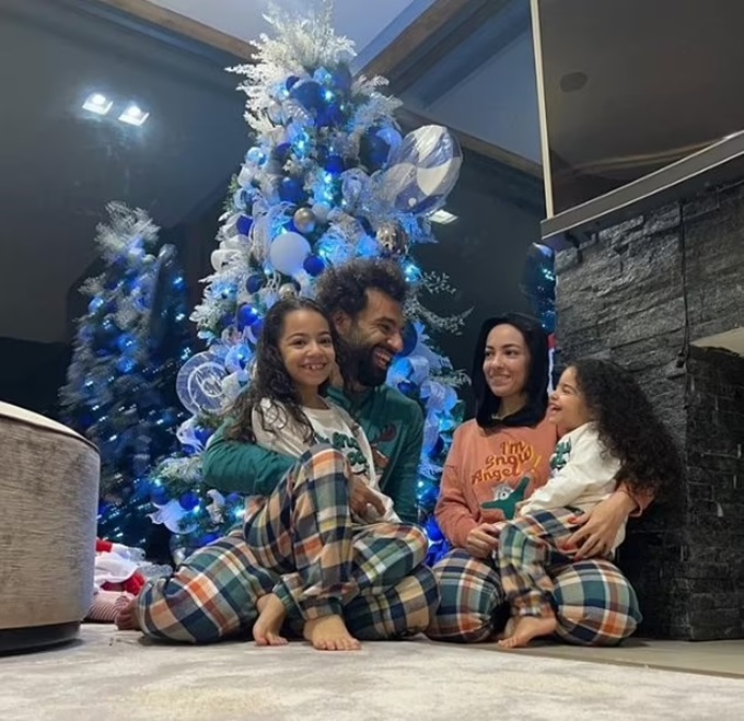 Năm ngoái, Salah cũng bị chỉ trích vì đăng ảnh mừng Giáng sinh cùng vợ con