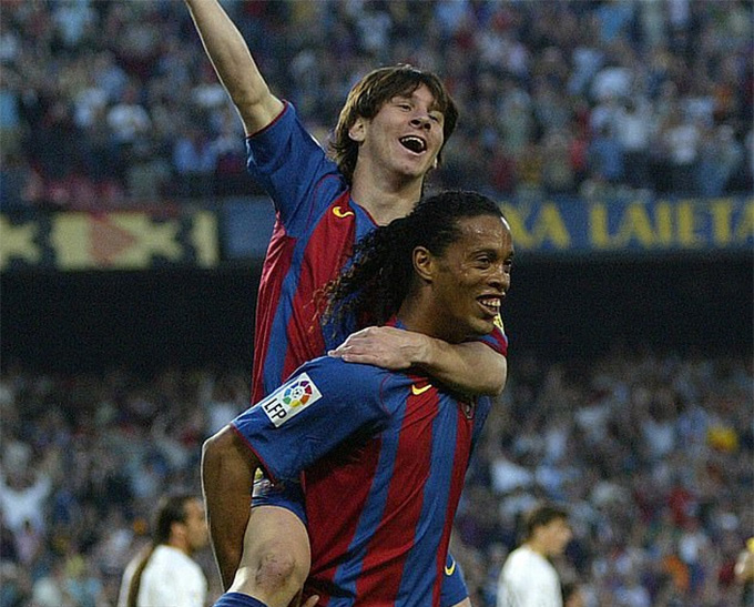 Bị Barca bán đi khi mới 28 tuổi vì sợ làm hư Messi