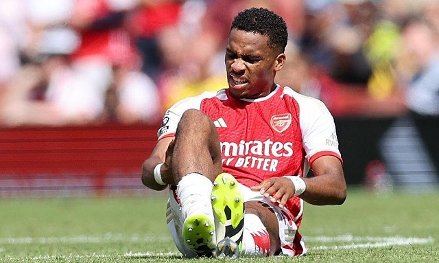 Chấn thương của Timber khiến kế hoạch của Arsenal đảo lộn