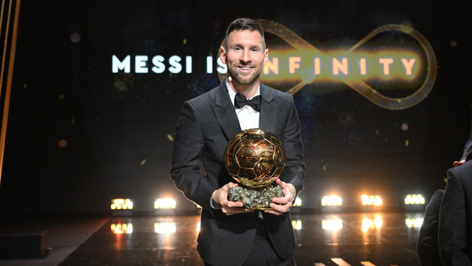 Messi đoạt Quả Bóng Vàng thứ 8