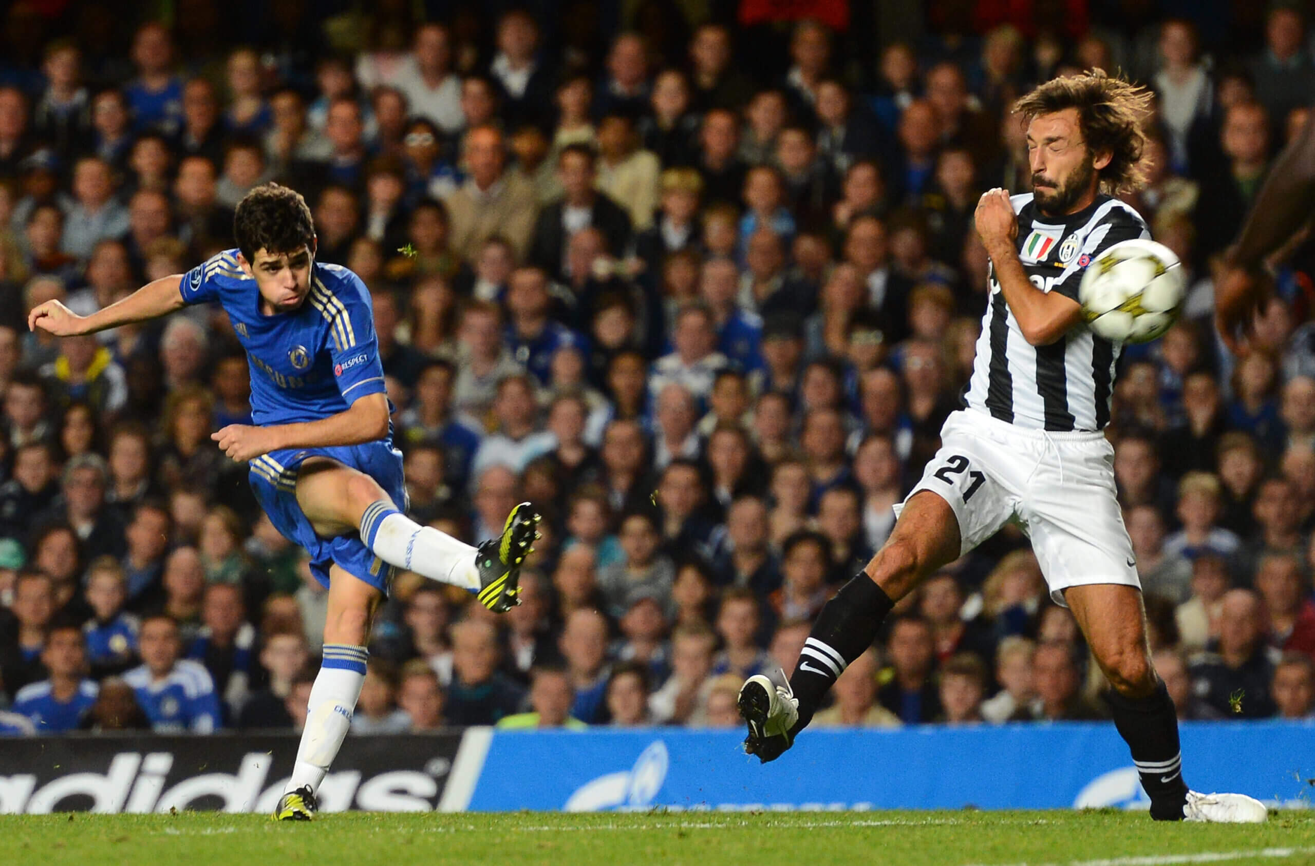 Oscar khẳng định mình ở Chelsea với pha lập công ấn tượng vào lưới Juventus 