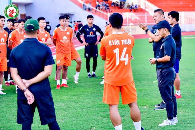 HLV Quang Huy và ban huấn luyện luôn tôn trọng tính tập thể của đội bóng