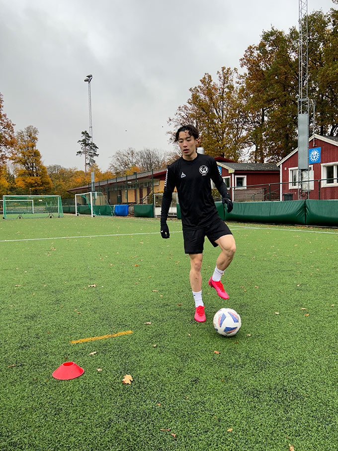 Oscar Tô được giới mộ điệu chú ý với ngoại hình điển trai. Ảnh: Vietnam Football Scout