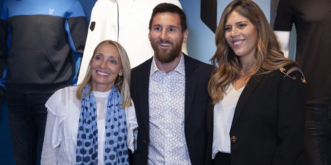 Maria Sol Messi (phải) là em gái út của Messi