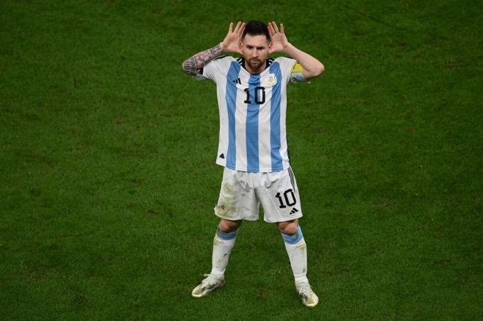 Messi cảm thấy hối hận ngay sau pha ăn mừng chế nhạo Van Gaal