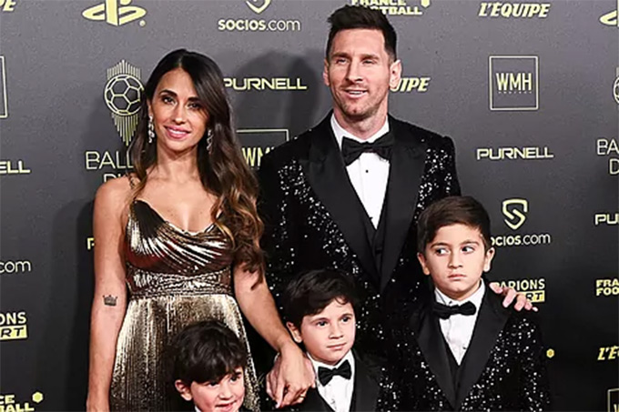 Messi cùng vợ con tại lễ trao giải Ballon d'Or 2021