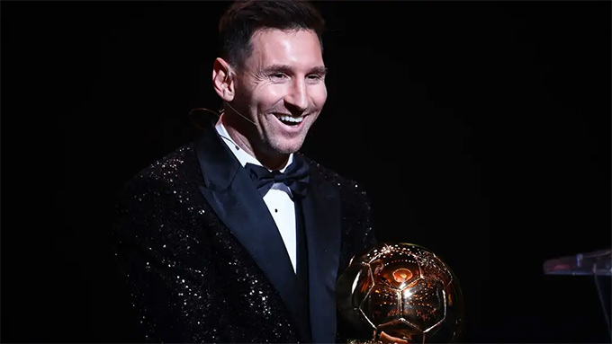 Messi (618 điểm) vượt qua Lewy (580 điểm) để giành Quả bóng Vàng 2021