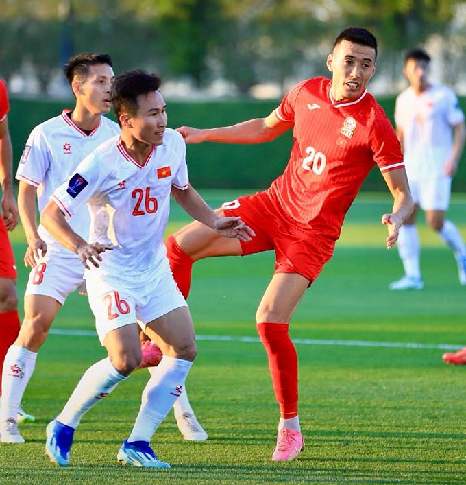 ĐT Việt Nam sử dụng 29 trên 30 cầu thủ ở màn so tài với Kyrgyzstan 