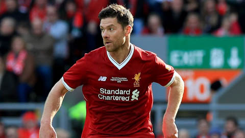 4. Xabi Alonso: Alonso được nhiều CĐV Liverpool xem là một trong những tiền vệ xuất sắc nhất mà đội bóng sở hữu trong 2 thập kỷ qua. Sau khi rời Liverpool vào năm 2009, tiền vệ người Tây Ban Nha giành được rất nhiều danh hiệu vô địch quốc gia và Champions League trong thời gian ở Bayern Munich và Real Madrid. Tính ra, Alonso chơi 143 trận ghi 14 bàn thắng và có 18 kiến tạo