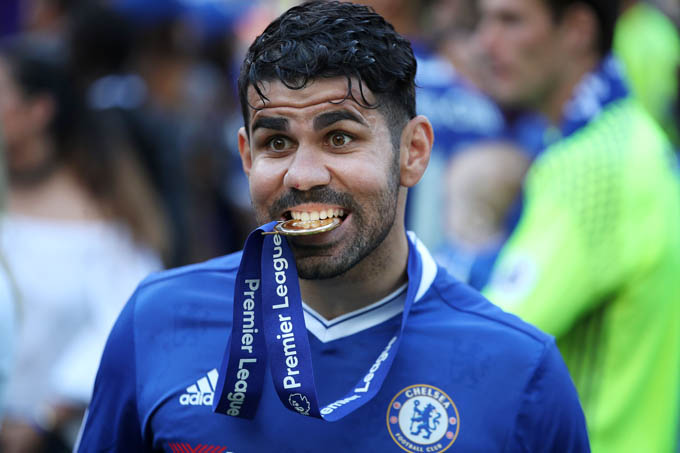 6. Diego Costa: Cầu thủ gốc Brazil đóng một vai trò quan trọng trong chiến dịch giành chức vô địch Premier League trong năm đầu tiên tại Chelsea. Trong 3 năm ở Stamford Bridge, tiền đạo này đã có 52 lần lập công trong 89 lần ra sân, trở thành cầu thủ thứ 11 đạt được cột mốc 50 bàn nhanh nhất giải đấu. Sau 112 trận, Costa ghi 53 bàn thắng và có 18 kiến tạo ở Ngoại hạng Anh