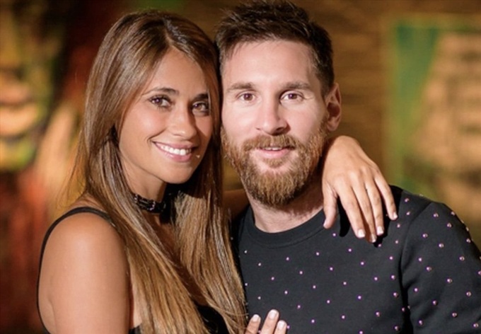 Messi phó mặc "việc nhà" và cả "việc nước" cho cô vợ xinh đẹp