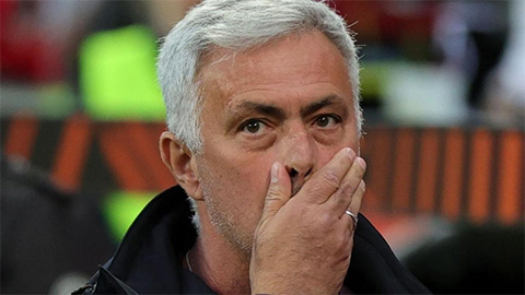 Roma cho Mourinho 30 ngày để lấy lại niềm tin