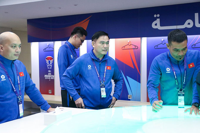 Ông Trần Anh Tú – Phó Chủ tịch LĐBĐVN, Trưởng đoàn ĐTVN tham dự VCK Asian Cup và ông Dương Nghiệp Khôi – Tổng Thư ký, lãnh đội ĐTVN tại VCK Asian Cup 2023 đã có mặt tại Qatar đồng hành với đội tham dự sự kiện.